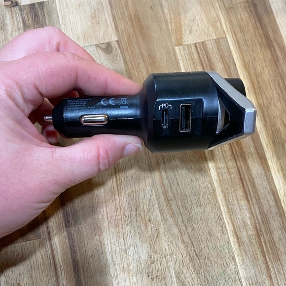 Scoshce Dual Charger Bluetooth Car Charger - Picture 5 of 7